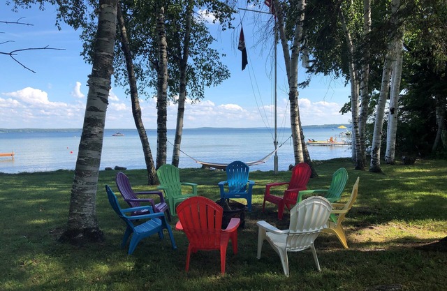 Peaceful setting on northwest shore of Burt Lake - sleeps 12