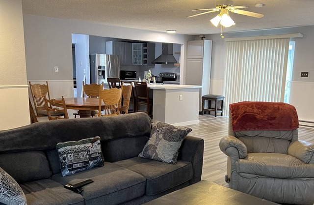 Peaceful vibes and spacious! Only 7 minutes to Tacoma Dome!