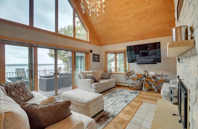 Pelican Lake House w/Boat Dock and Sauna!