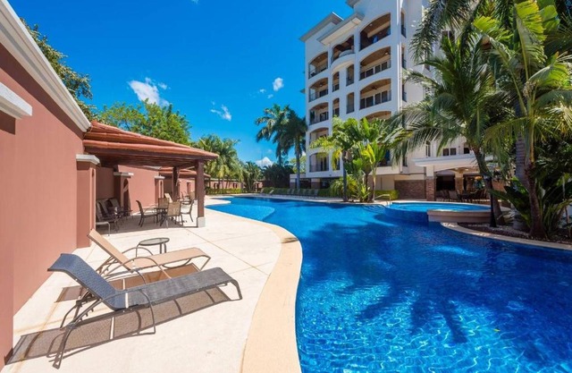 Peninsula 46 - Upscale 2bdr with Jacuzzi - Beach - Fast wifi - Gym