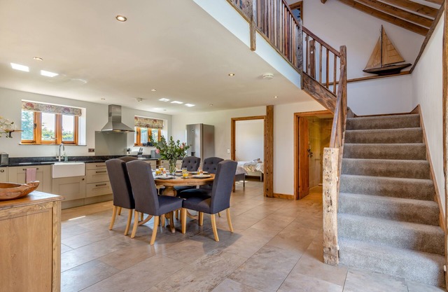 Pentney Barn - Three Bedroom House, Sleeps 6