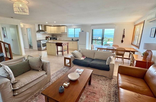 Peppy Beach House – Stunning Ocean Views & Relaxed Coastal Escape