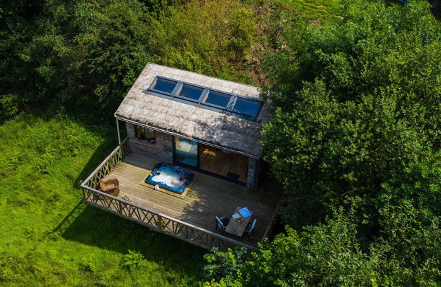 Perched cabin with Jacuzzi terrace in La Roche Maurice Domaine Rêves Etoilés