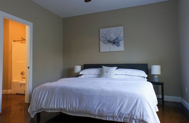 Perfect 3BR 2BA/Center of Moss Point/Balcony