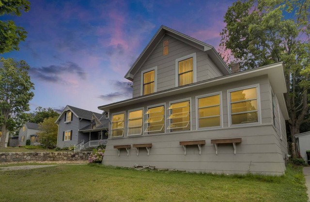 Perfect in-town Petoskey licensed full house rental new kitchen. Always clean.