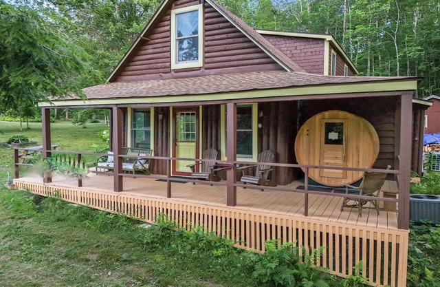 Perfect Maine Getaway in a Recently Renovated Cabin!