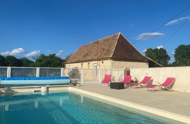 Périgord: gite with secure swimming pool in the heart of Dordogne bastides