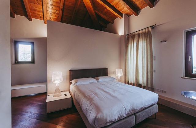 Perla, room with bathroom.Villa Riva, tranquility,at the foot of the Little Dolomites.