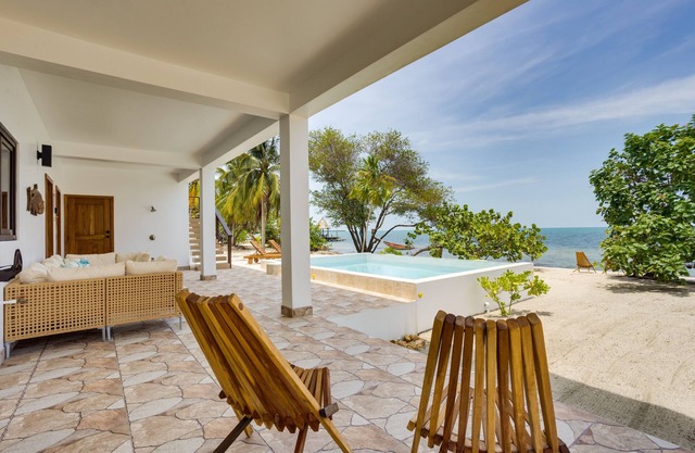 Permit To Play 1 - Caribbean Seafront Home 1 bedroom 1+ bath