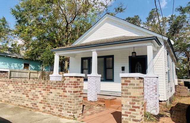 Pet Friendly 2/1.5 in the Heart of Historic Pensacola
