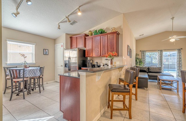 Pet friendly 5 Bed Villa w/pool & spa, set in peaceful community. Near WDW