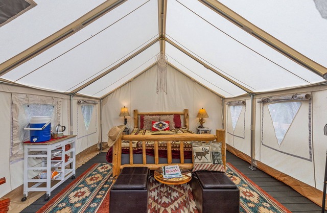 Pet-friendly and Peaceful Glamping Tent "The Ranch Hand" + Hot Tub near Missoula