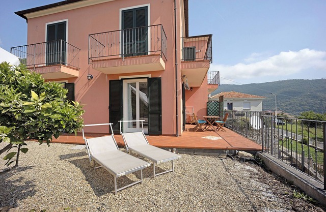Pet-Friendly Apartment Maison Laura with Sea View, Wi-Fi, Terrace & Garden
