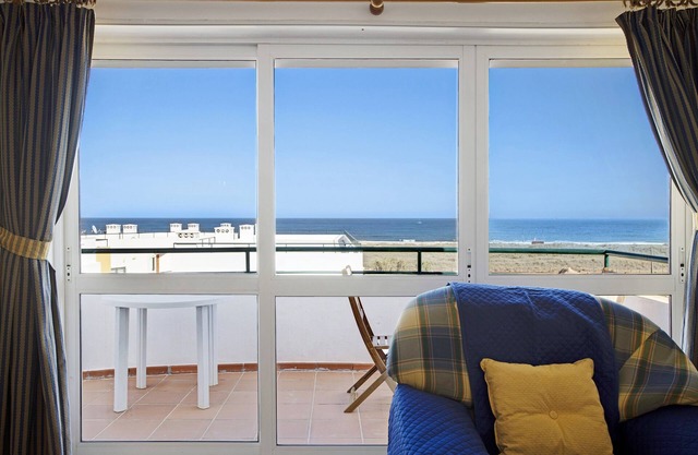 Pet-Friendly Apartment Meia Praia by the Beach & Wi-Fi