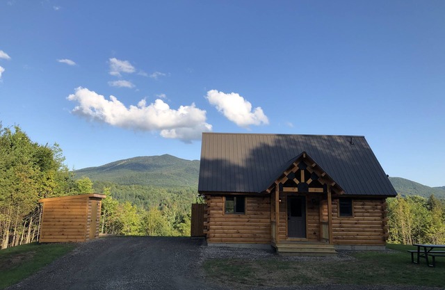 Pet Friendly cabin in East Burke - on the Kingdom Trails