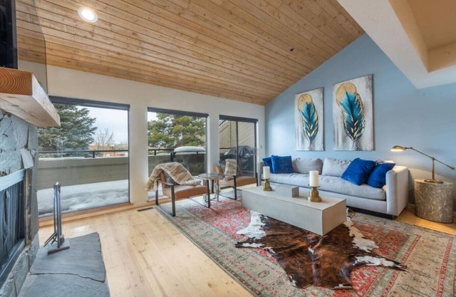 Pet Friendly - Close to Skiing, Hiking, Dining and Shopping