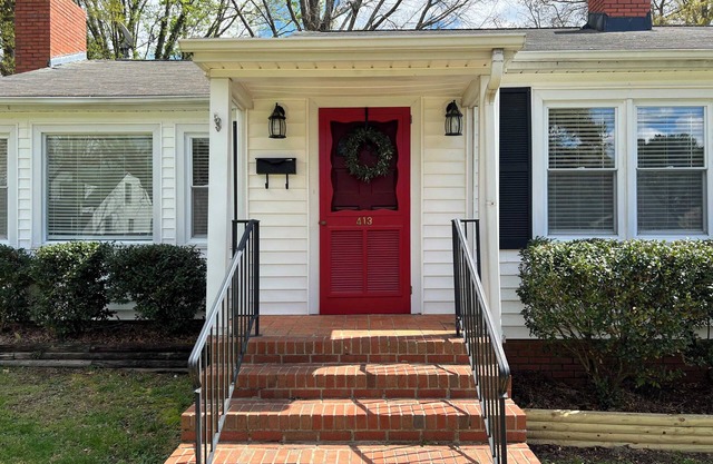 Pet Friendly|Fenced In|DT Clayton|Walkable