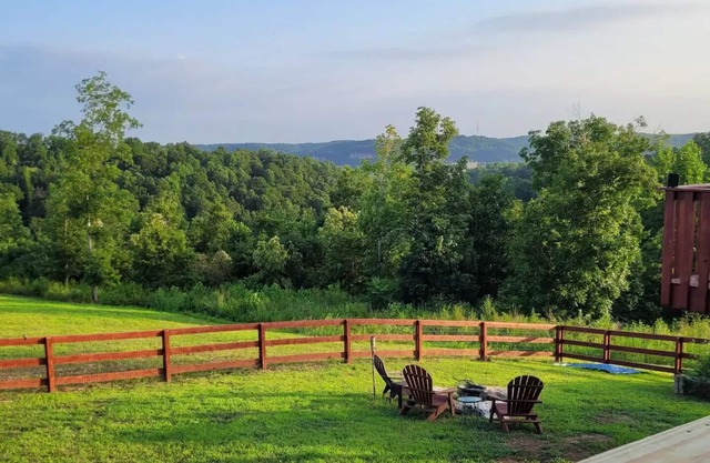 Pet-Friendly Guest Suite w/Private Entry and Deck! Only 30 Mins to Nashville!