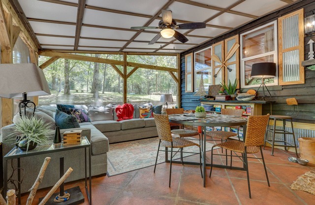 Pet-Friendly Haleyville Cabin Rental w/Kayaks!