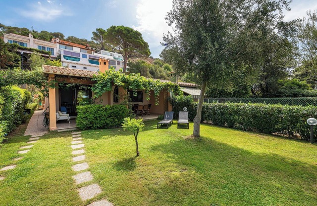 Pet-Friendly Holiday Home “Casa Anna” next to the Beach with Sea Views