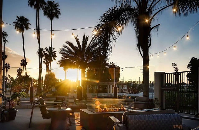 Pet-Friendly Redondo Beach Getaway! Balcony & Near Clark Stadium