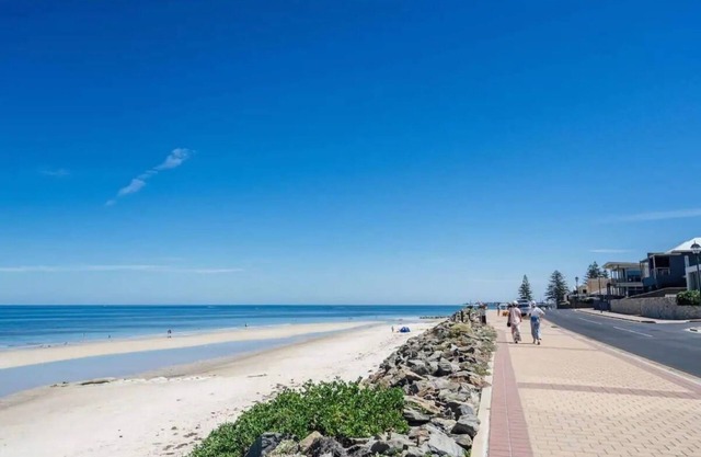 Pet Friendly Stay bring your Pooch✔️Tropical Pool ✔️Best Value Stay in Glenelg