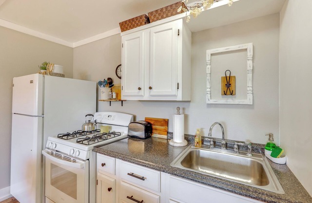 Pet-friendly Studio w/Yard & Fire Pit in Vilonia!