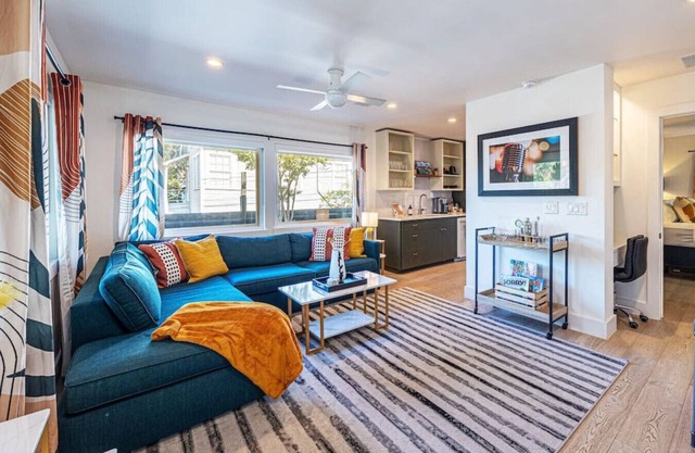 Pet Friendly Stylish & Central Bungalow, Walkable!