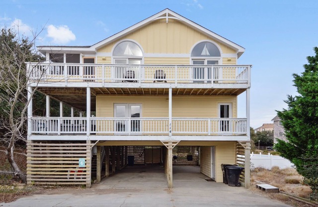 Pet friendly with private pool, community pool and tennis, soundside pier, ocean beach parking