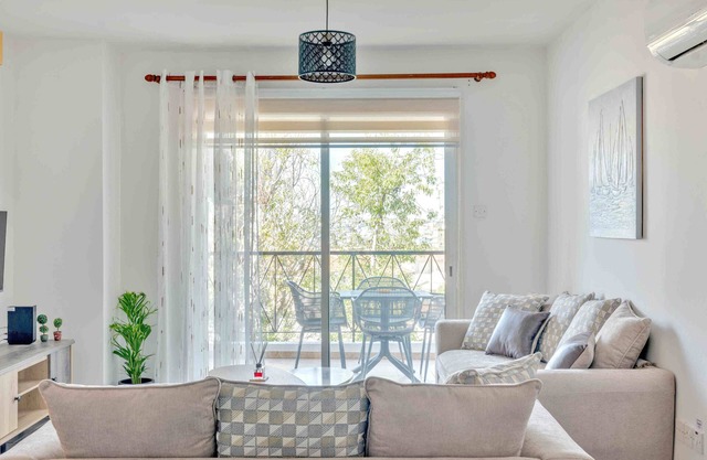 Phaedrus Living Modern City Flat Elpida