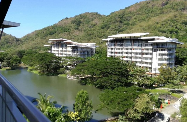 Pico de Loro Beach and Country Club 3br6 Penthouse