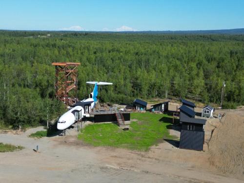 Pilot Lodge - Cozy Cabin on Private Airstrip