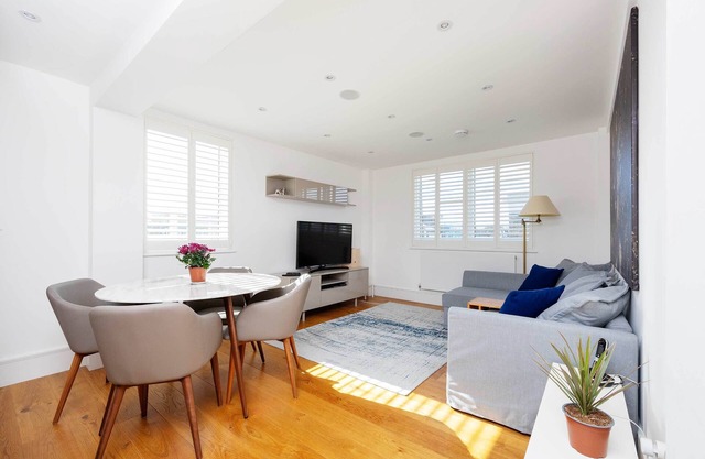 Pimlico Perfection, by Veeve