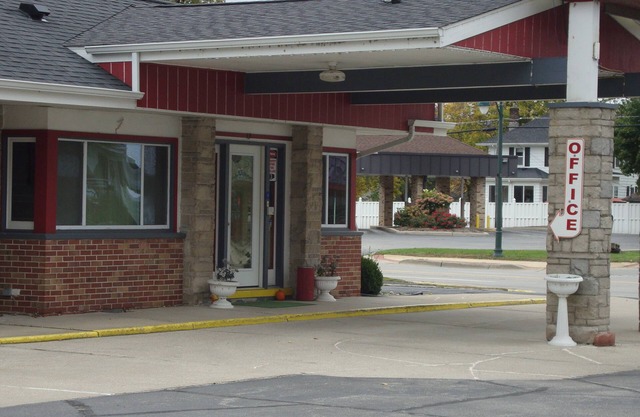 Pinconning Trail Inn Motel
