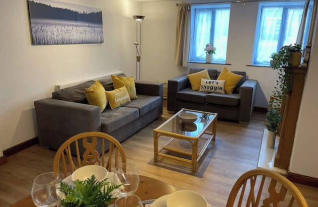 Pine Cottage, a luxury cottage, cosy 2 bedroom, sleeps 4, dogs very welcome