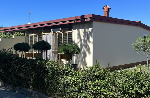 Pine Tree Holiday House. 20 min walking distance from the beach.