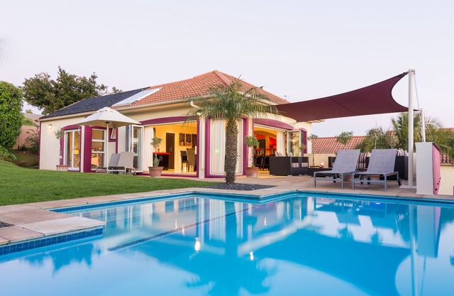 Pink Rose Guesthouse & Spa | FOR MEN ONLY | Room 4