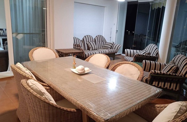 Piso de Esquina en Torrenostra con 3 Habitaciones Totalmente Equipado
