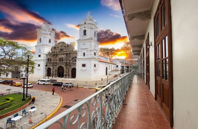 Plaza Catedral Views by AcoModo