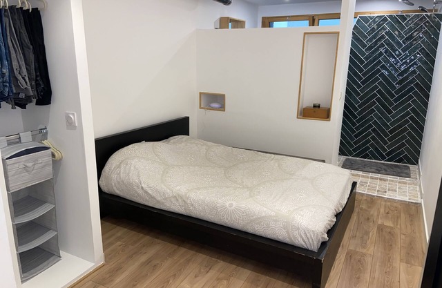 Pleasant 55m2 in a park overlooking Paris
