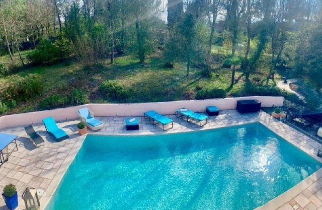 Pleasant, contemporary Villa, sunny, quiet in a green setting