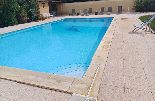 Pleasant gite with shared pool just outside Uzes
