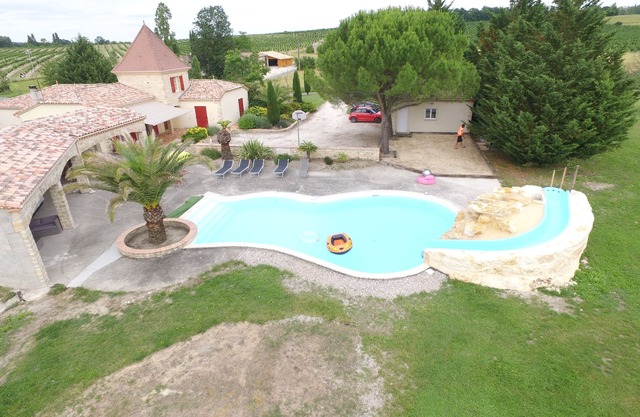 Pleasant house with swimming pool in the countryside. Golf 6km