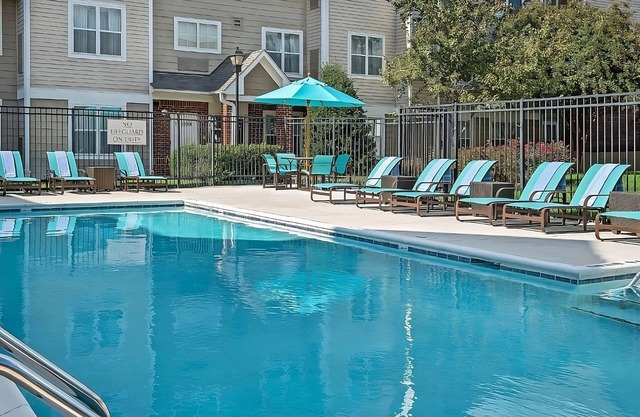 Pleasant Stay! TWO Relaxing Units, Onsite Pool, Free Breakfast & Shuttle Service