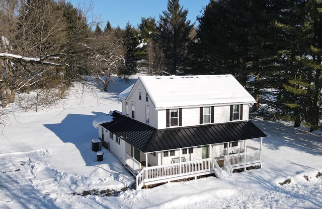 Pocono Farmhouse - Fully Renovated 1881 Home
