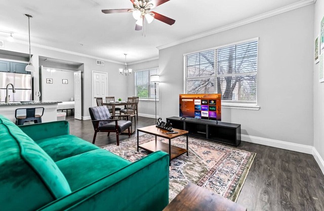 Polished Retreat Two Bedroom 1 Bath with Pool Stay