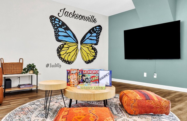 Pool Home with Billiards🎱 Mural🦋 Hammock & Grill🔥