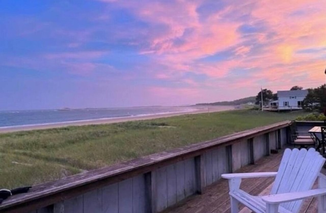Popham Beach Oceanfront Cottage, 4 bedrooms, 2.5 bath, sleeps 9