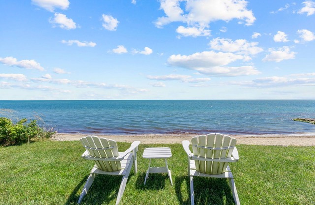 Popponesset Waterfront - Beachfront Home, 3 bedrooms, 2 baths