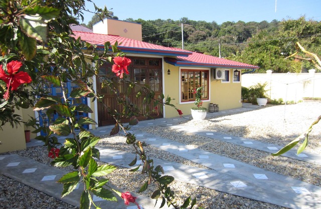 Porto Belo : 5 bedrooms : 50m from the beach : accommodates 16 people